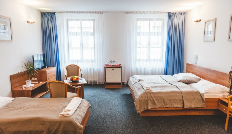 HOTEL U ČESKÉ KORUNY Hradec Králové - Čtyřlůžkový pokoj